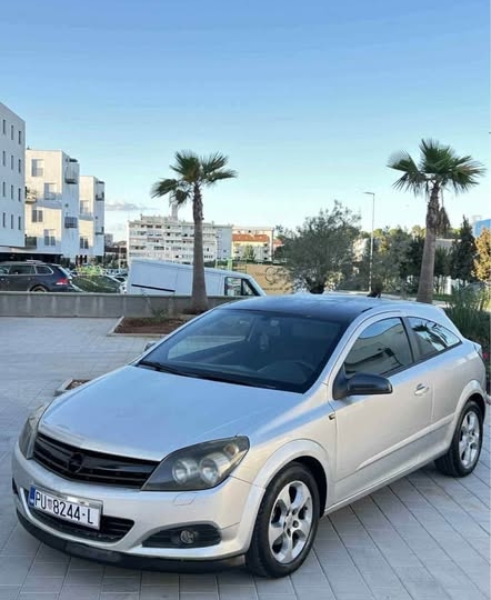 Opel Astra GTC 1.6