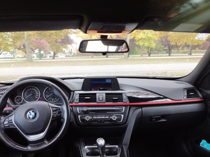 BMW F30 sportline 318d 2013