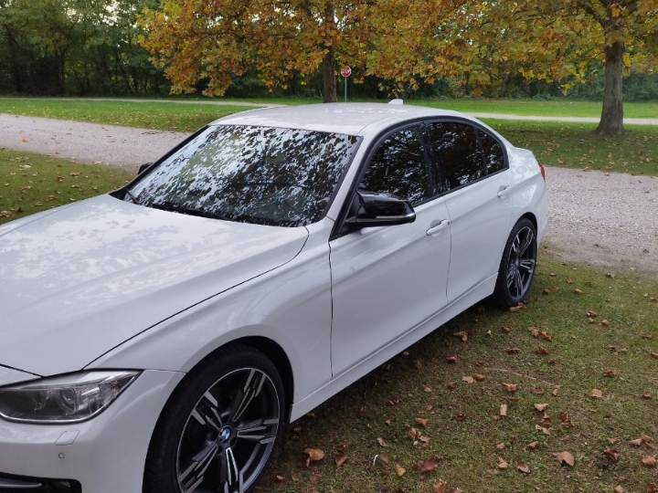 BMW F30 sportline 318d 2013