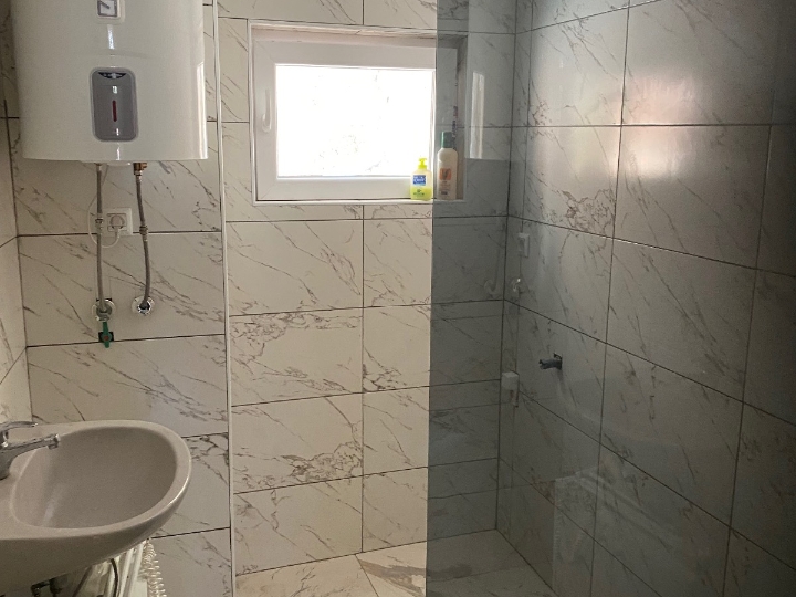 Iznajmljujemo stan, Donja Vežica