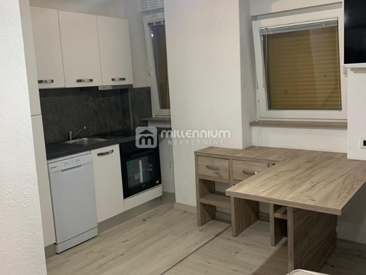 Opatija, 53.92m2, dva stana, 100m do mora