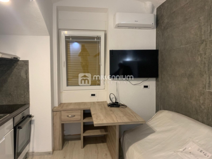 Opatija, 53.92m2, dva stana, 100m do mora