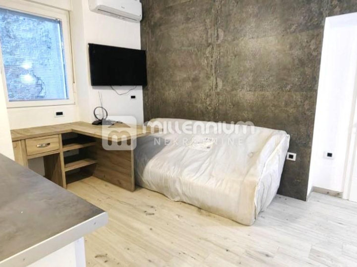 Opatija, 53.92m2, dva stana, 100m do mora