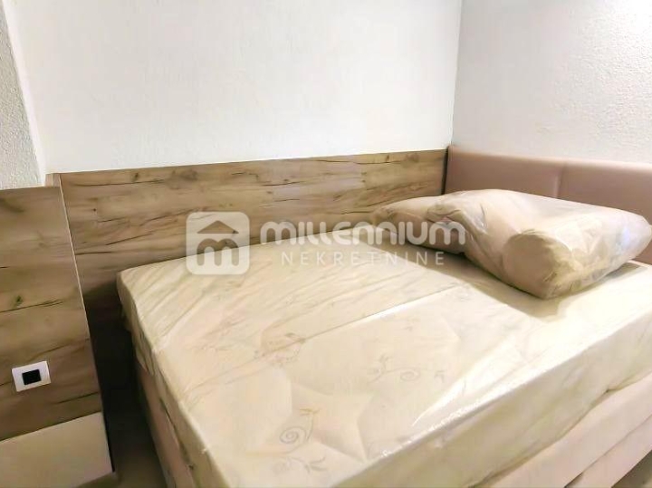 Opatija, 53.92m2, dva stana, 100m do mora