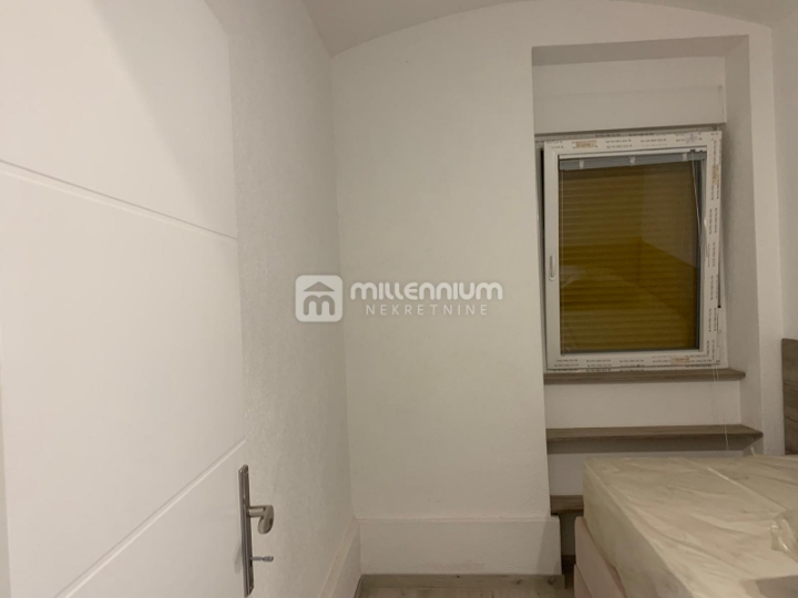 Opatija, 53.92m2, dva stana, 100m do mora