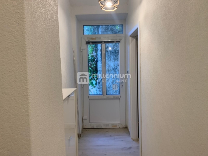 Opatija, 53.92m2, dva stana, 100m do mora