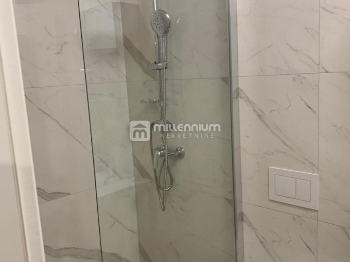 Opatija, 53.92m2, dva stana, 100m do mora