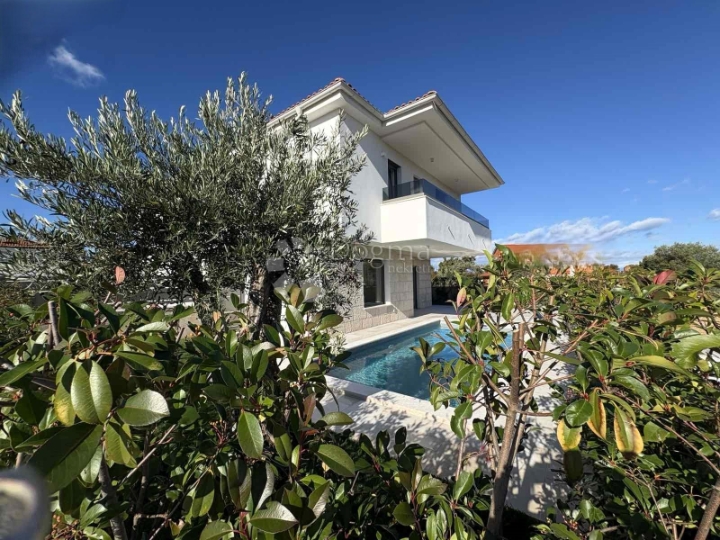 Malinska,  novogradnja s bazenom