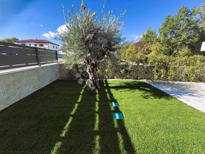 Malinska,  novogradnja s bazenom