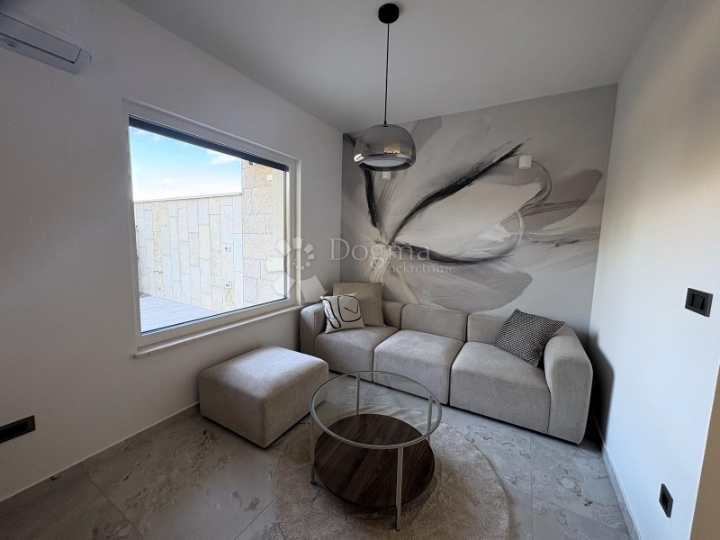 Malinska,  novogradnja s bazenom