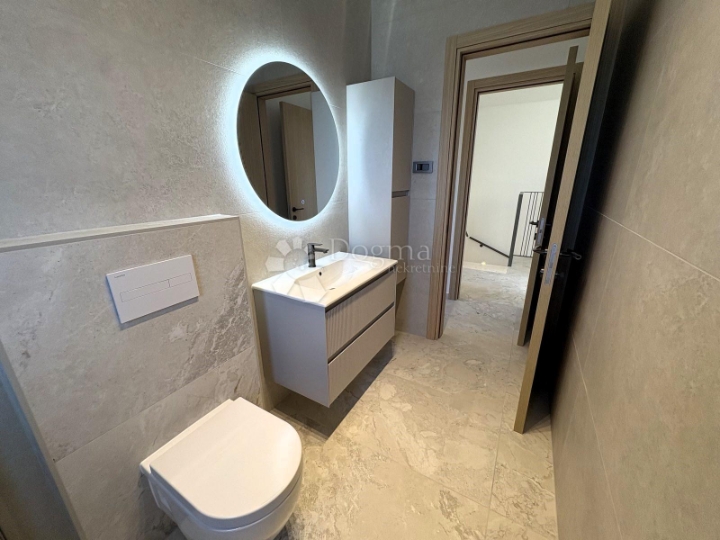 Malinska,  novogradnja s bazenom