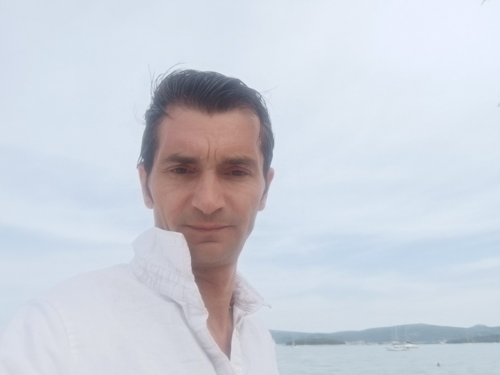 Želim da se družimo
