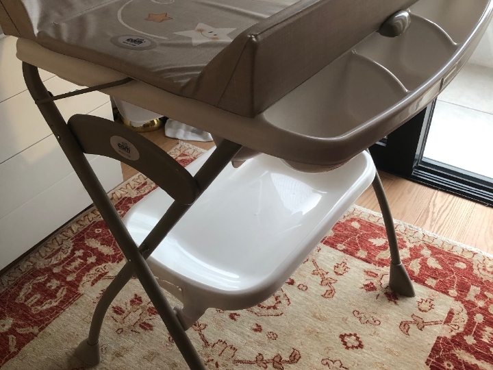 Stol za presvlačenje bebe