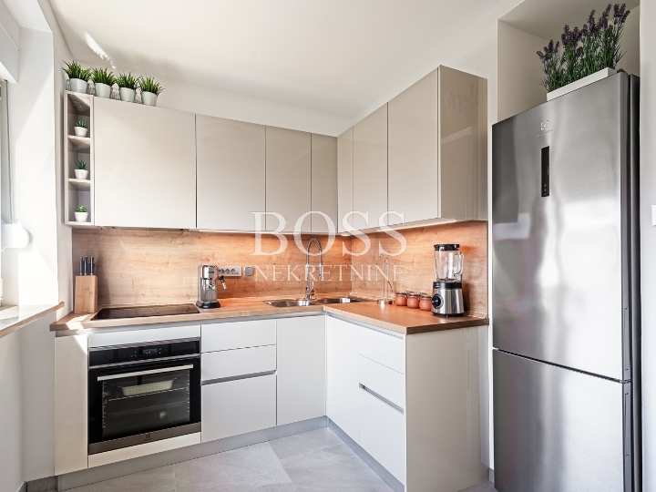 Turnić, 1S+DB, 57m2, 950€+režije