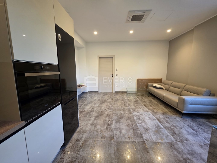 Rijeka, Trsat, stan 95 m2, 3S+DB, najam