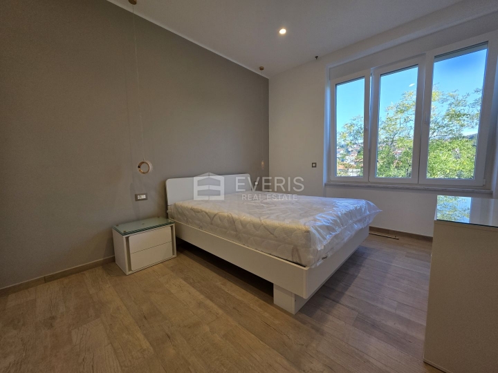 Rijeka, Trsat, stan 95 m2, 3S+DB, najam