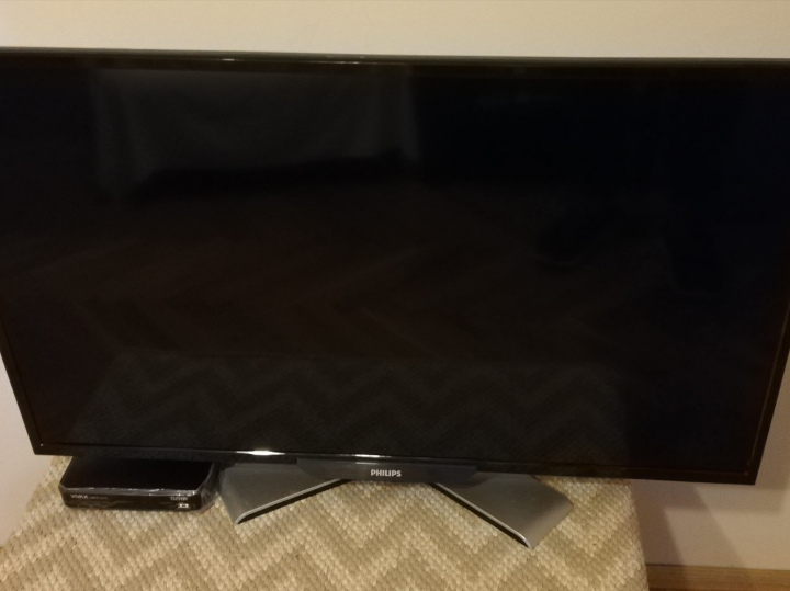 Philips led TV 82 cm