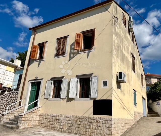 Crikvenica, starinska kuća s pogledom na more!