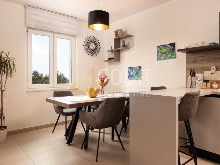 Marčelji, 84.13m2, 2S+DB, balkon i terasa, zajednički bazen