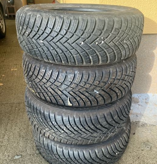 Gume zimske Hankook 195/60/15 4 kom