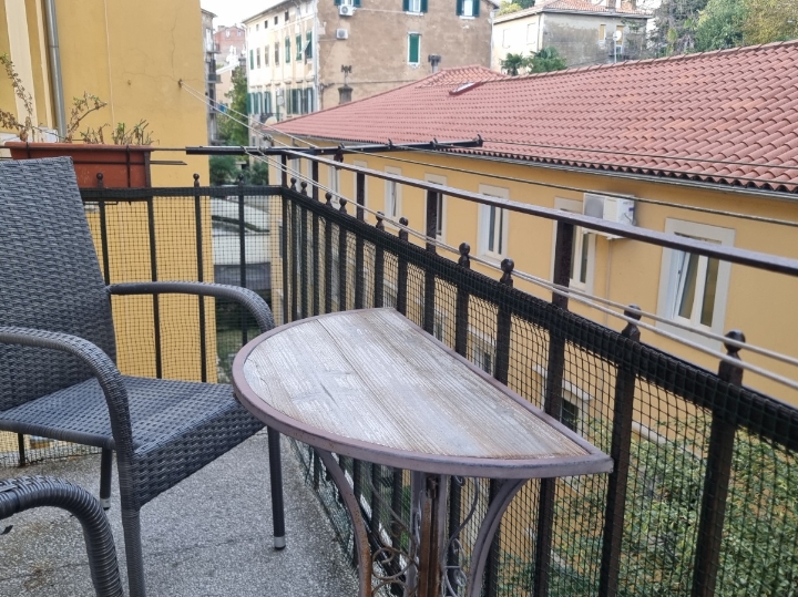 Klasični peterosobni sunčani stan