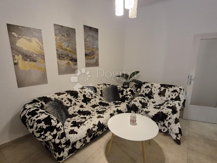 Stan blizu Ekonomskog fakulteta u Puli, 79.38 m2, uporabna