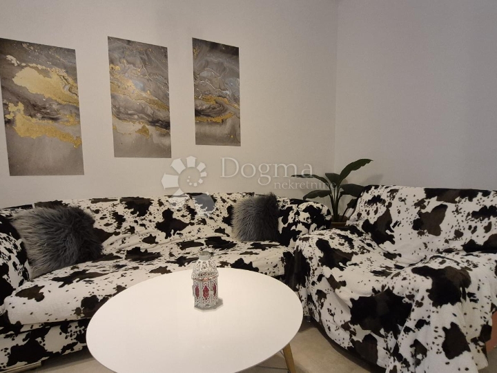 Stan blizu Ekonomskog fakulteta u Puli, 79.38 m2, uporabna