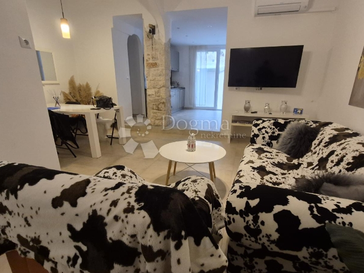 Stan blizu Ekonomskog fakulteta u Puli, 79.38 m2, uporabna