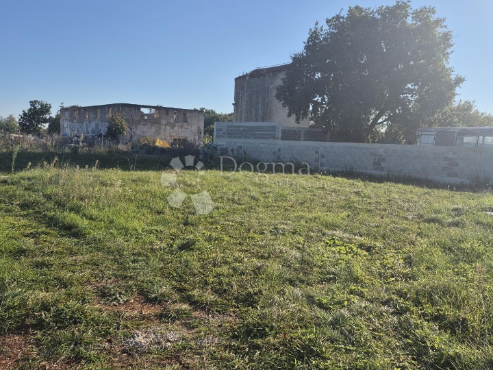 Građevinsko zemljište 474 m2 u industrijskoj zoni u Marčani