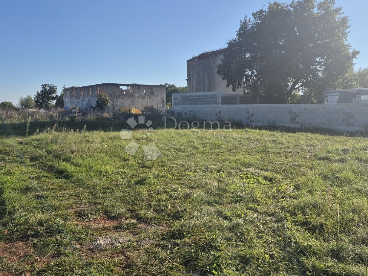 Građevinsko zemljište 474 m2 u industrijskoj zoni u Marčani