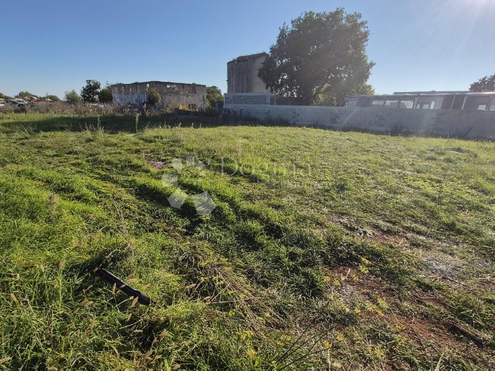 Građevinsko zemljište 474 m2 u industrijskoj zoni u Marčani