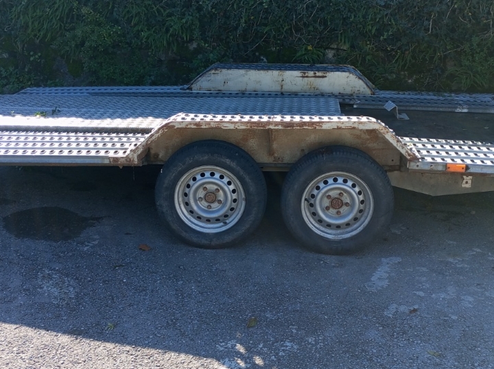 Prikolica za prijevoz automobila