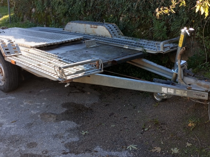 Prikolica za prijevoz automobila