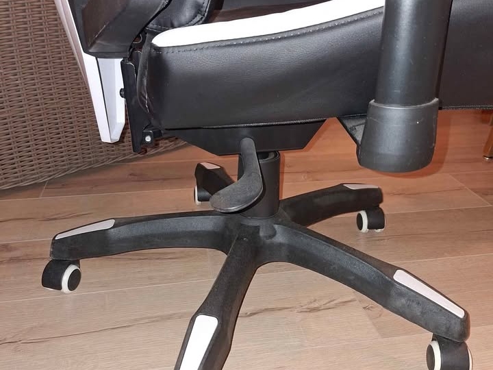 Uredska stolica