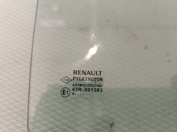 Renault Twingo 2 desno staklo