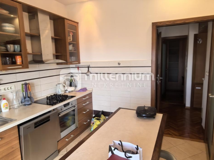 Rijeka, Sušak, 75m2, 3-sobni stan s terasom