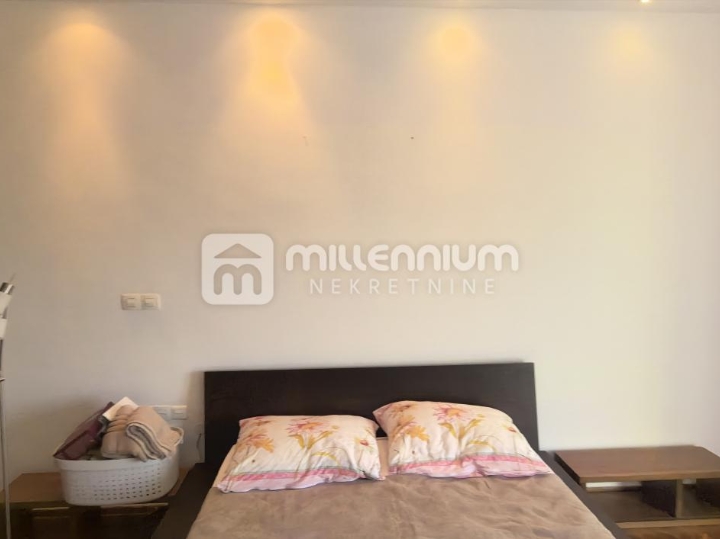 Rijeka, Sušak, 75m2, 3-sobni stan s terasom