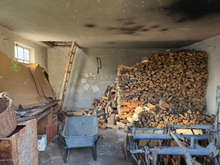 Zemljište s objektima – samo 45,74 €/m²!!