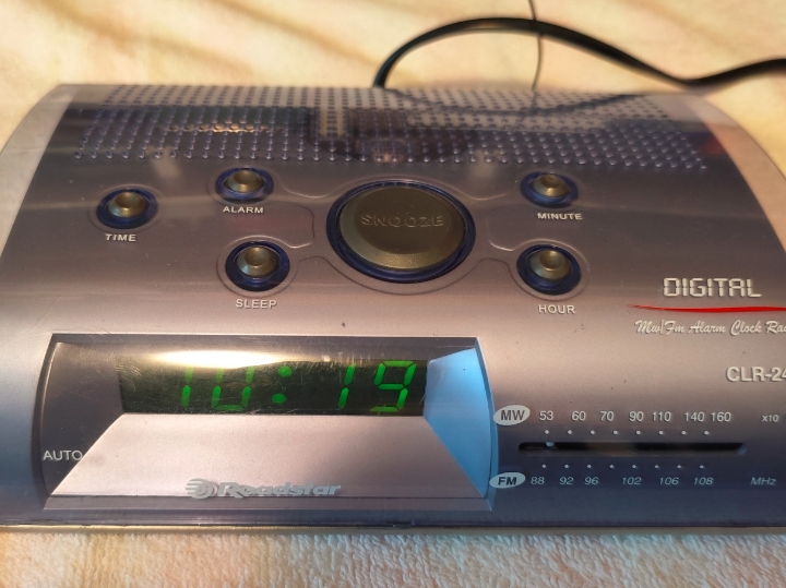 Radio budilica Roadstar