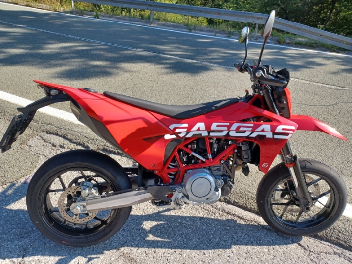 GasGas SM 700 Supermoto, novo