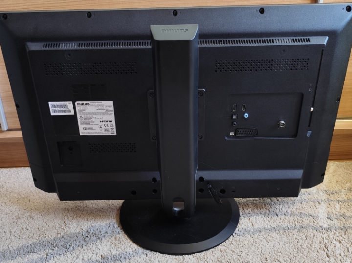 Led TV Philips 32"+ prijemnik dvbt2