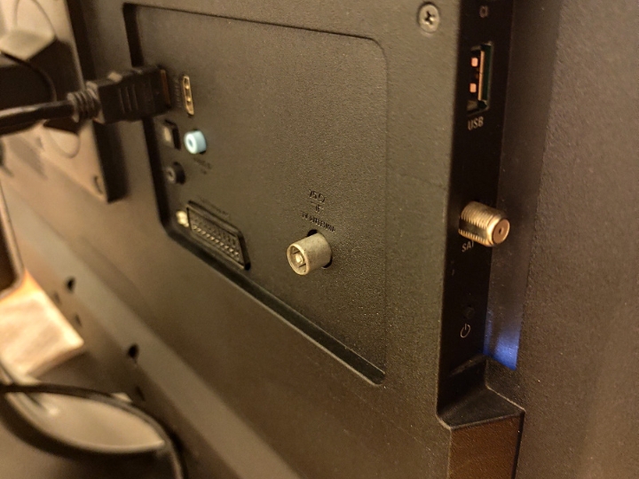 Led TV Philips 32"+ prijemnik dvbt2