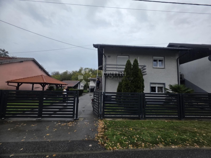 Prostrana kuća s dvije stambene jedinice i velikom parcelom