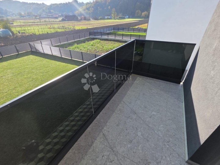 Ekskluzivna obiteljska kuća s dvorištem i vrhunskom opremom