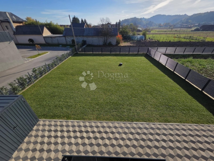 Ekskluzivna obiteljska kuća s dvorištem i vrhunskom opremom