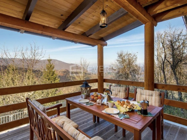 Gorski kotar, Delnice, lijepa drvena kuća 207 m2