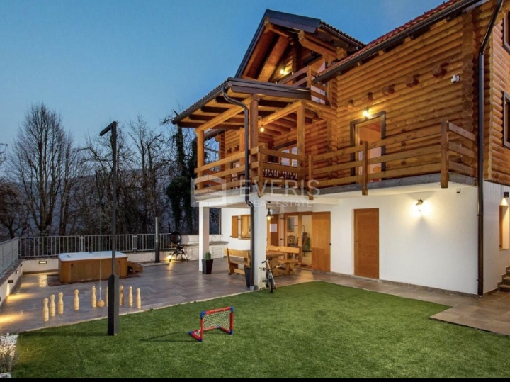 Lijepa drvena kuća, Delnice, 207m2