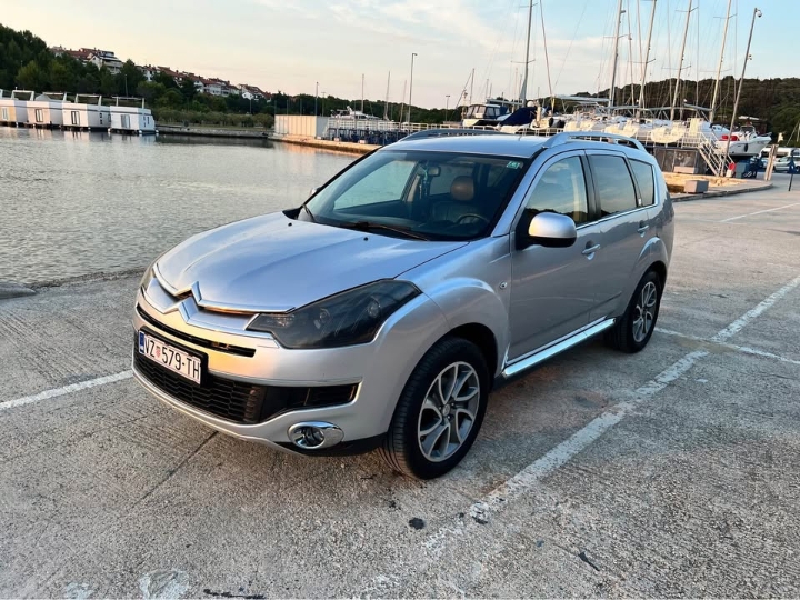 Citroën C-Crosser 2.4