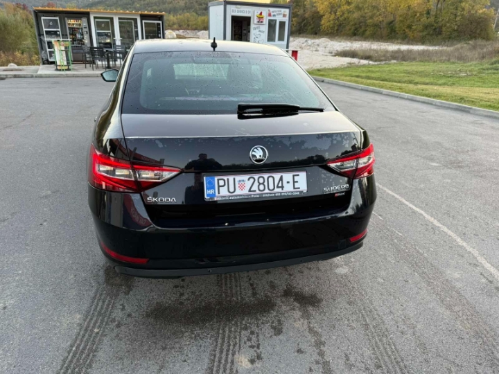 Škoda Superb 2.0 tdi DSG