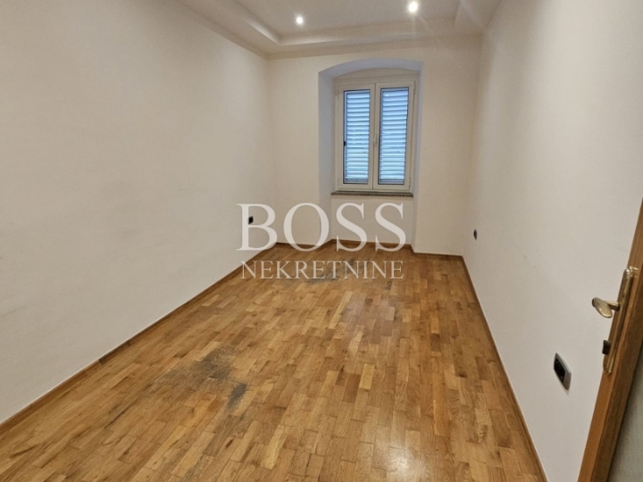 Korzo, poslovni prostor 40m2, 500€+režije